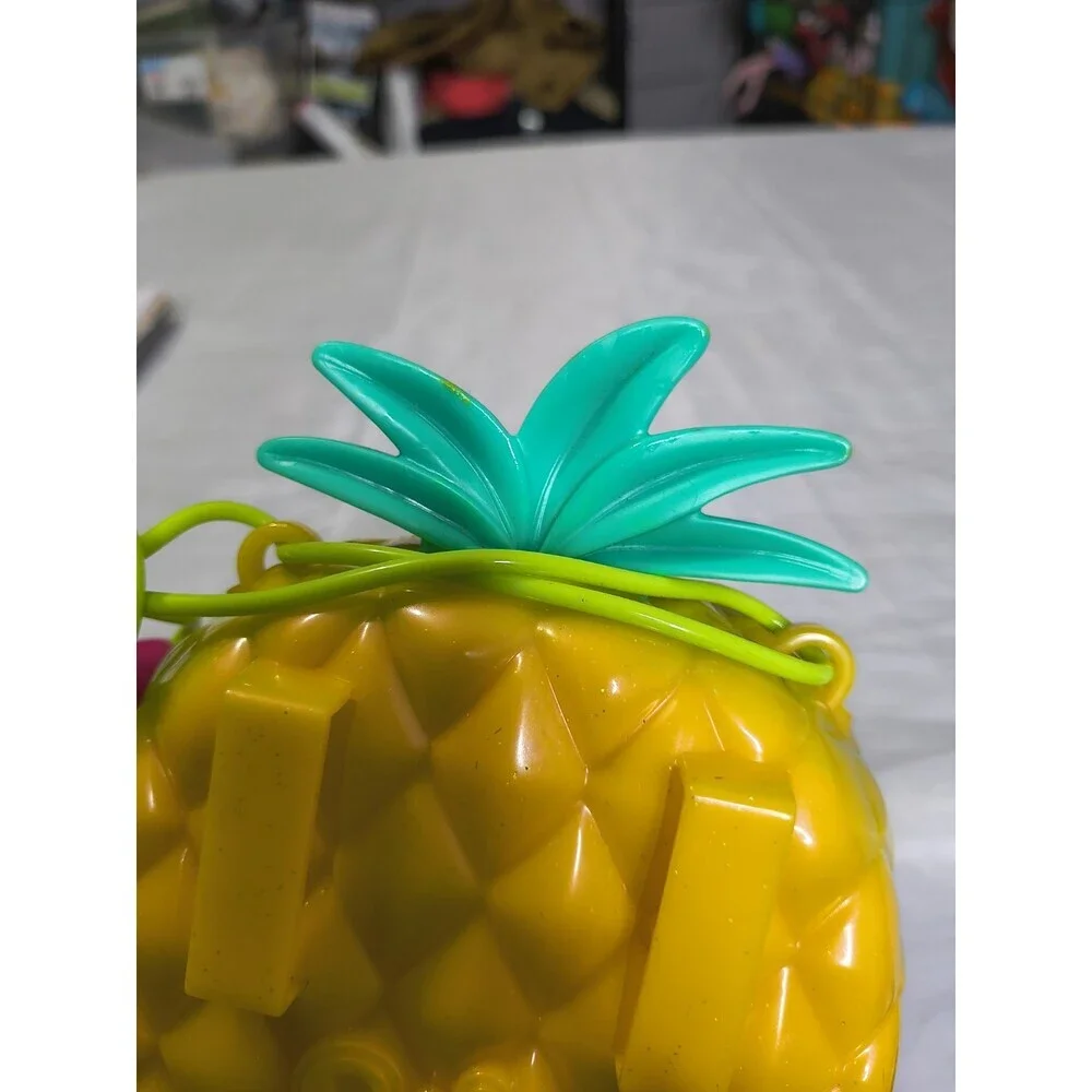 Polly Pocket - Tropicool Pineapple Wearable Purse Compact (Mattel)